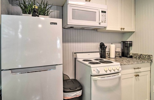 Gulfport Cottage | Cozy Cottage Retreat: 2 Mi to Gulfport Beach!