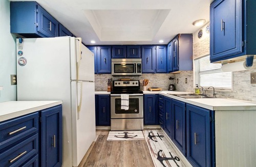 Flamingo Bay Cottage | Cozy Cottage with BBQ Area and Modern Amenities in Saint James City, Florida