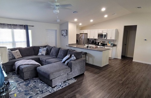 LaBelle House | Cozy crib to unwind and relax with the family