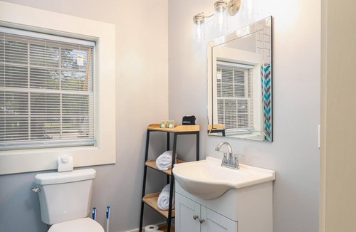 Westside House | Cozy Downtown Escape | The Condon Carriage