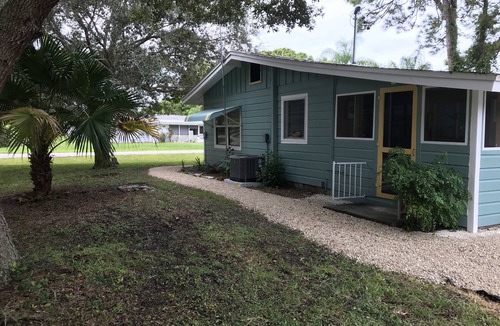 Englewood South House | Cozy Englewood Cottage