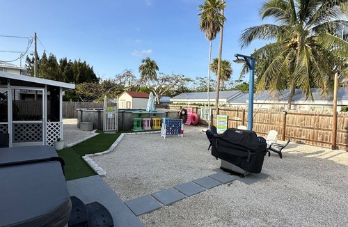 Marathon House | COZY FAMILY HOME-POOL-SPA -5 minute drive to sombrero beach-private property