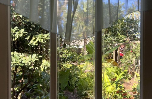 Alta Vista House | Cozy Florida cottage- 2 miles to downtown Sarasota, 4 miles to siesta key beach!