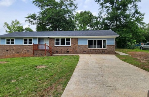 Arcadia House | Cozy Getaway 3BR, Arcade + Foosball, Sleeps 10