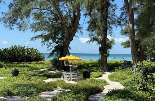 Holmes Beach Apartment | Cozy Ground-Level Beach Retreat – 75 Steps to the Gulf | Bamboo Apts #4
