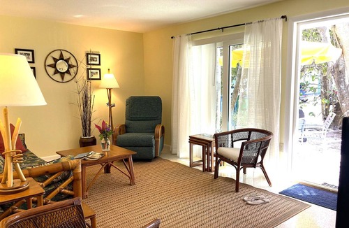 Holmes Beach Apartment | Cozy Ground-Level Beach Retreat – 75 Steps to the Gulf | Bamboo Apts #4