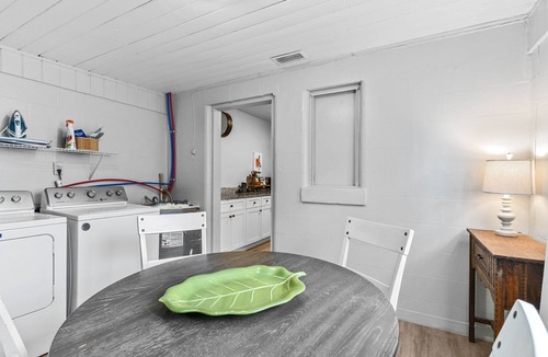 Winter Haven House | Cozy Haven Retreat | Near Legoland | Pet-Friendly