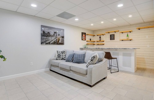 Hickory House | Cozy Home in Hickory