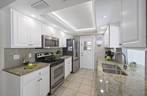 Marco Island House | Cozy Home | Sunroom, Pool & Steps to Beach