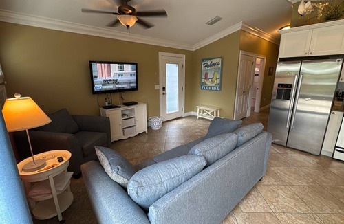 Holmes Beach House | Cozy Home with Private Pool, Close to the Beach! Don't Miss Out!