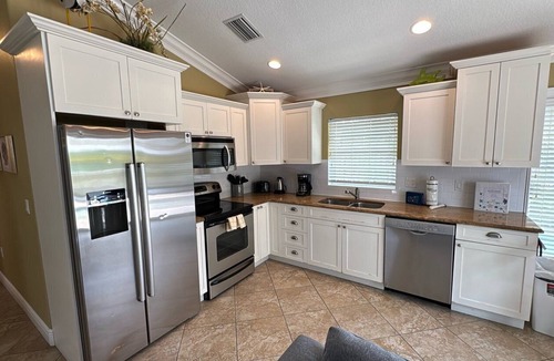 Holmes Beach House | Cozy Home with Private Pool, Close to the Beach! Don't Miss Out!