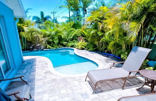 Holmes Beach House | Cozy Home with Private Pool, Close to the Beach! Don't Miss Out!