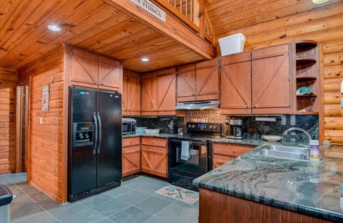 Tignall Cabin | Cozy Lakefront Cabin on Buckhead Drive!
