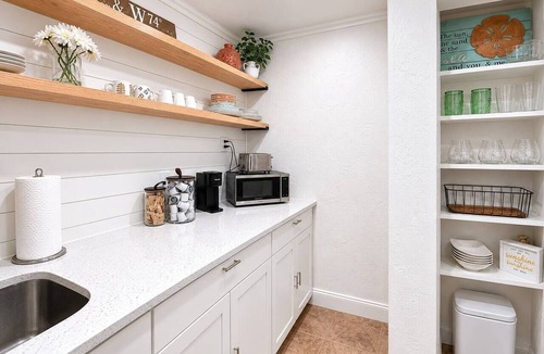 Sarasota Cottage | Cozy Lido Key Bungalow by Pool & Beach