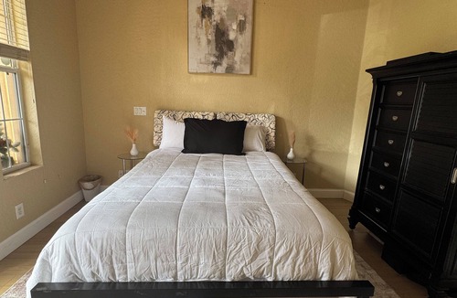 Greenacres House | Cozy & Modern 1-bedroom/1-bathroom with Private Entrance in West Palm Beach