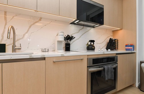Financial District Apartment | Cozy & Modern 2BR/2BA in Downtown NYC