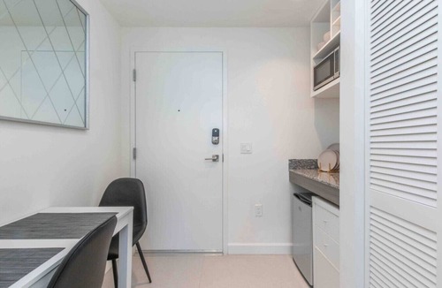 Doral Apartment | Cozy & Modern 2BR Perfect for Business or Leisure
