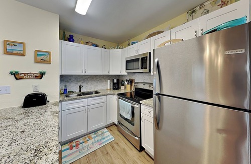 North Redington Beach Condo | Cozy Oceanfront Condo With Beach Access- Central Location