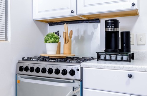 Flamingo Parks Apartment | Cozy Palm Beach Stay 5min Downtown Pets OK