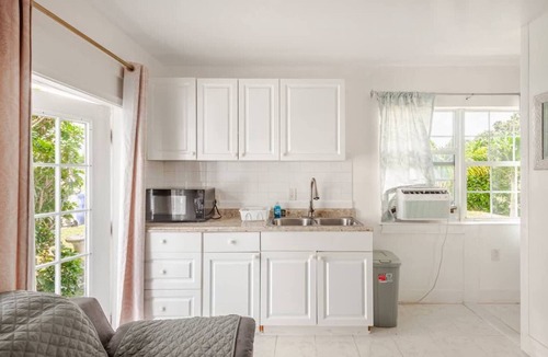 Florida Ridge Apartment | Cozy Private Apartment in Vero Beach with Garden View