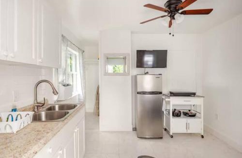 Florida Ridge Apartment | Cozy Private Apartment in Vero Beach with Garden View
