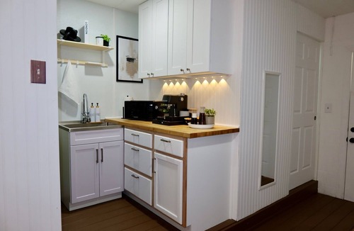 Palm River-Clair Mel House | Cozy Private Studio near Ibor & Port