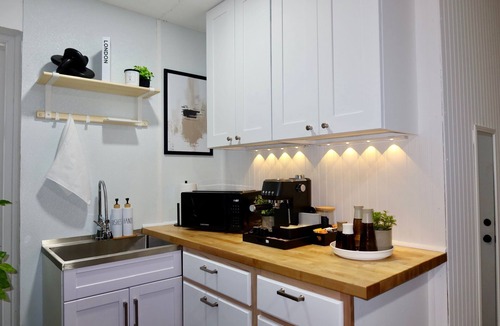 Palm River-Clair Mel House | Cozy Private Studio near Ibor & Port