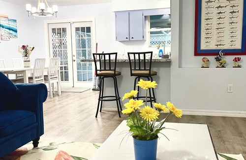 Titusville House | Cozy retreat located minutes from beaches, shops and SpaceX.