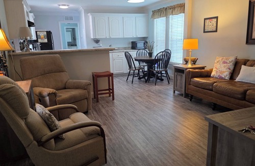 Okeechobee House | Cozy Retreat on Lake Okeechobee Rim Canal close to Brighton Casino