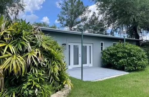 Fairview Shores House | Cozy Retreat + Pet Friendly + 8 minutes to Park Ave - Downtown Winter Park