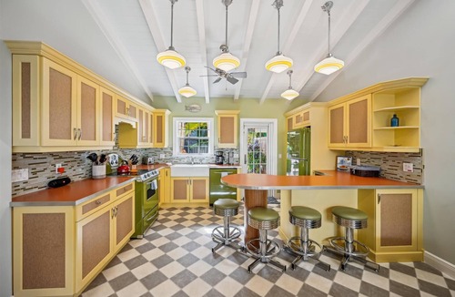Holmes Beach Cottage | Cozy Retro Cottage located less then 2 blocks from the Gulf Beach - Heated Pool in Private Oasis!
