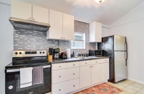 South Pinellas Community Council House | Cozy St Pete Home ~ 2 Mi to Madeira Beach!