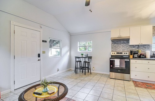 South Pinellas Community Council House | Cozy St Pete Home ~ 2 Mi to Madeira Beach!