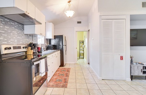 South Pinellas Community Council House | Cozy St Pete Home ~ 2 Mi to Madeira Beach!