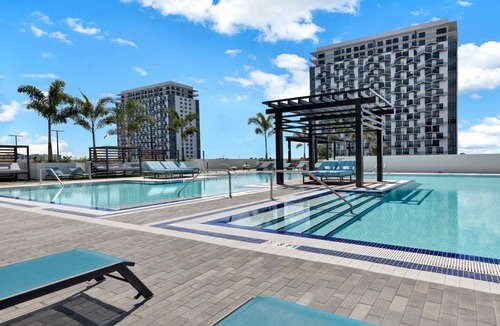 Doral Apartment | Cozy Studio Suite | Partial Golf Views & Pool