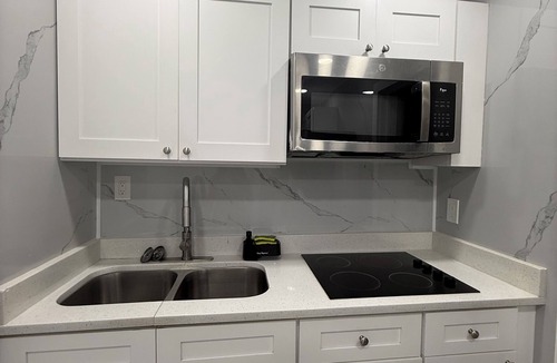 Sunrise Apartment | Cozy Sunrise Retreat Private 1BR with AC & WiFi