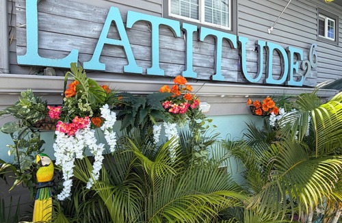 Bonita Springs Hotel | Cozy Tropical King Studio with Kitchenette in Bonita Springs