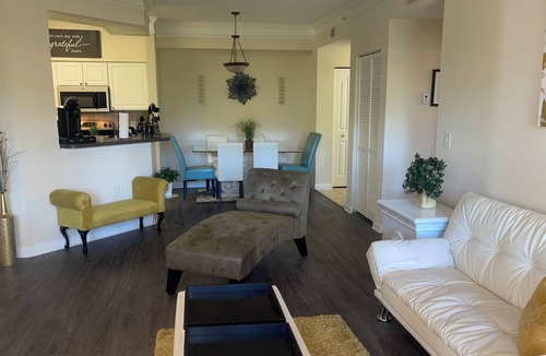 West Palm Beach Apartment | Cozy Tropical Retreat NEAR HYPPOCRATES WELLNESS