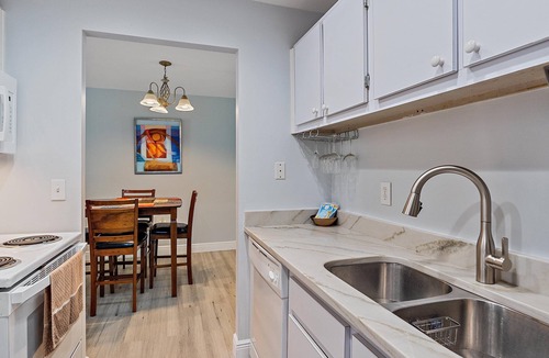 Sarasota Springs Condo | Cozy Updated 2/2, Central Sarasota Area, Nice Amenities