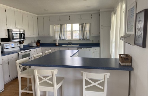 Ono Island House | Cozy Waterfront Beach House with Private Beach/Pier/Tennis Courts