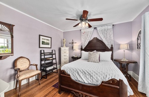 Historic Downtown Melbourne Bed & Breakfast | Crane Creek Inn Ibis Room: Waterfront Pool B&B