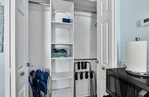 Historic Downtown Melbourne Apartment | Crane Creek Inn Manatee Suite: Waterfront Pool!