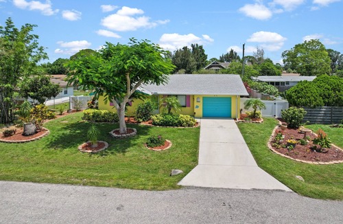 South Venice House | Creative Coastal Cottage - 5 min to beach