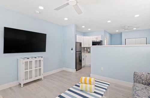 Sanibel House | Creole Garden Cottage at Palmview Inn of Sanibel with Bikes