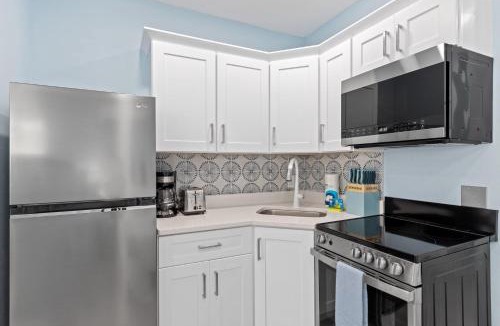 Sanibel House | Creole Garden Cottage at Palmview Inn of Sanibel with Bikes