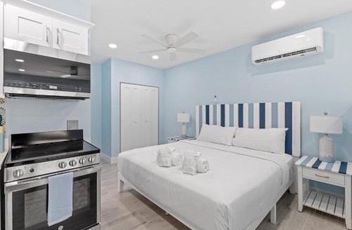 Sanibel House | Creole Garden Cottage at Palmview Inn of Sanibel with Bikes