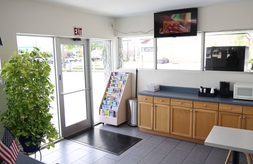 Fort Pierce Hotel | Crossroads Inn