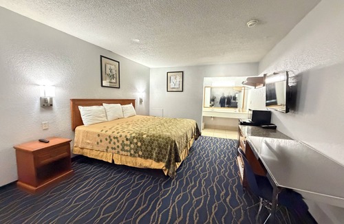 Fort Pierce Hotel | Crossroads Inn