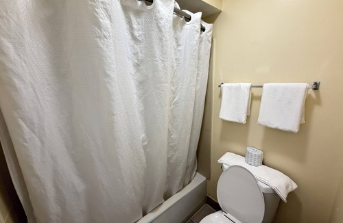Fort Pierce Hotel | Crossroads Inn