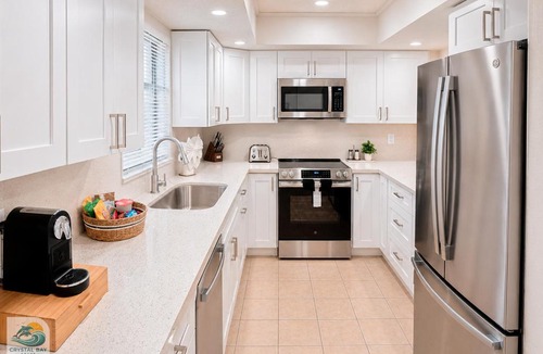 Englewood South Apartment | Crystal Bay Stays a stylish 2BR 2BA coastal getaway to 7 min to drive to Beach